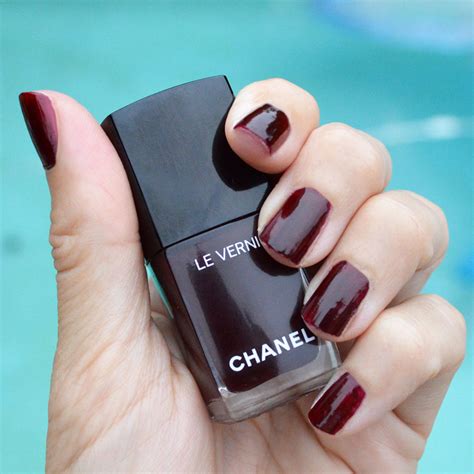 Chanel Rouge noir nail color